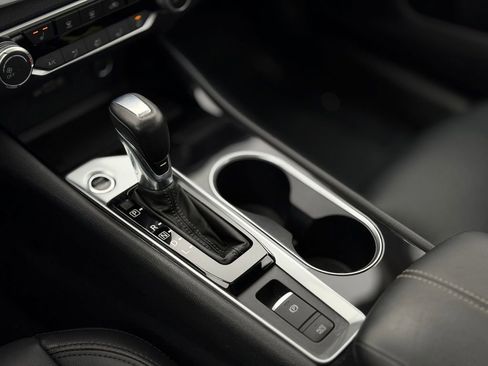 Used 2022 Nissan Altima 2.5 SV w/ SV Premium Package image 18