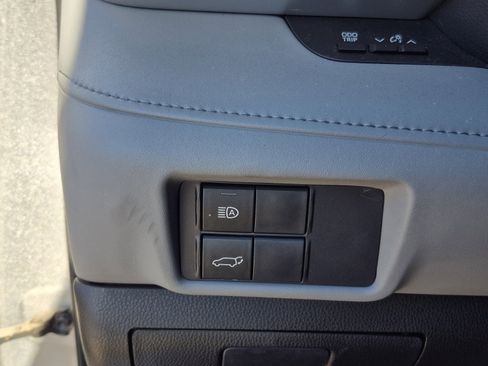 Used 2021 Toyota Highlander XLE image 38