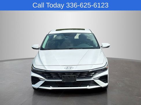 Used 2025 Hyundai Elantra Limited FWD image 7