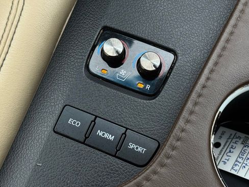 Used 2014 Toyota Avalon Limited image 41