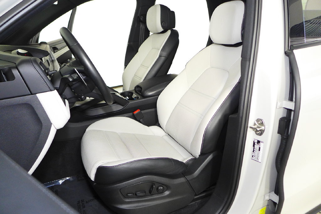 Used 2025 Porsche Cayenne AWD/4WD image 22