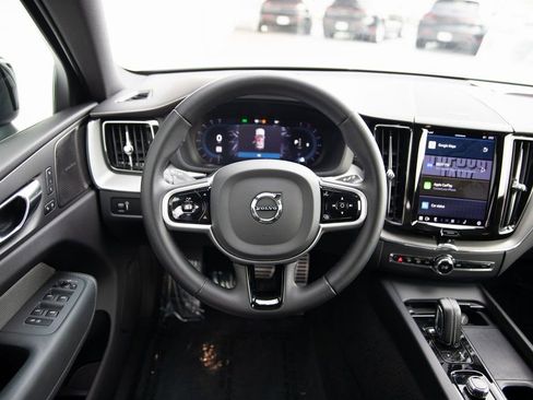 Used 2022 Volvo XC60 B5 R-Design w/ Advanced Package image 17