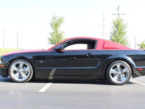 Used 2006 Ford Mustang GT RWD image 28