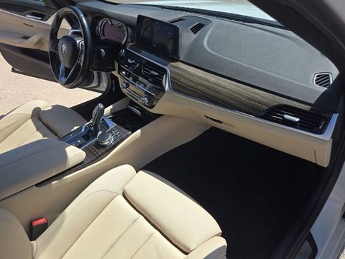 Used 2018 BMW 530i RWD image 23