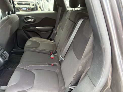 Used 2016 Jeep Cherokee Latitude AWD/4WD image 7