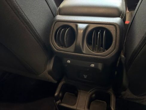 Used 2020 Jeep Wrangler Unlimited Sahara AWD/4WD image 33