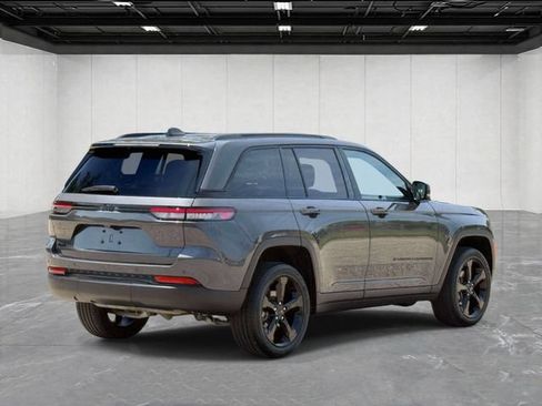 Certified 2024 Jeep Grand Cherokee Altitude AWD/4WD image 5