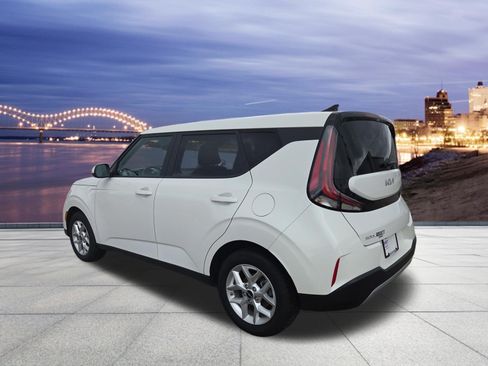 Used 2024 Kia Soul LX w/ LX Technology Package FWD image 3