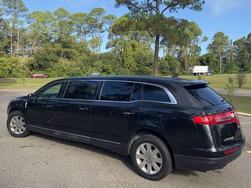 Used 2014 Lincoln MKT AWD image 8