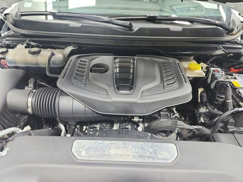 Used 2024 Jeep Wagoneer Series III w/ Premium Group I AWD/4WD image 17