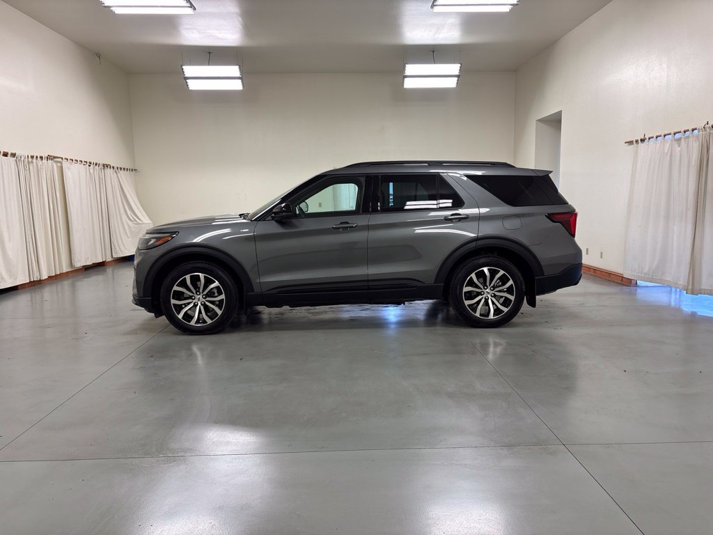 Used 2025 Ford Explorer ST-Line AWD/4WD image 5