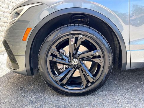 Certified 2023 Volkswagen Tiguan SE R-Line FWD image 8