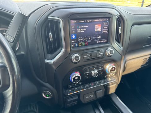 Used 2021 GMC Sierra 1500 AT4 w/ AT4 Value Package AWD/4WD image 16