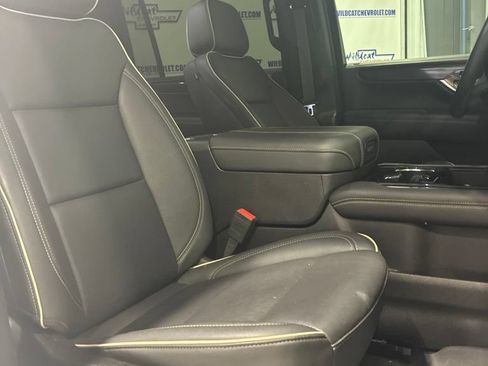 Used 2025 GMC Yukon XL Elevation w/ LPO, Elevation Black Package AWD/4WD image 43