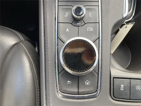 Used 2024 Cadillac XT4 Premium Luxury image 14