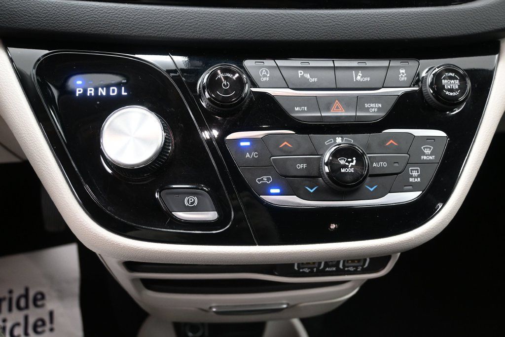 Used 2024 Chrysler Pacifica Touring-L FWD image 18