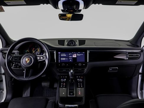 Certified 2024 Porsche Macan w/ Premium Plus Package image 11