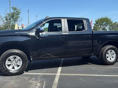 Used 2025 Chevrolet Silverado 1500 LT AWD/4WD image 4