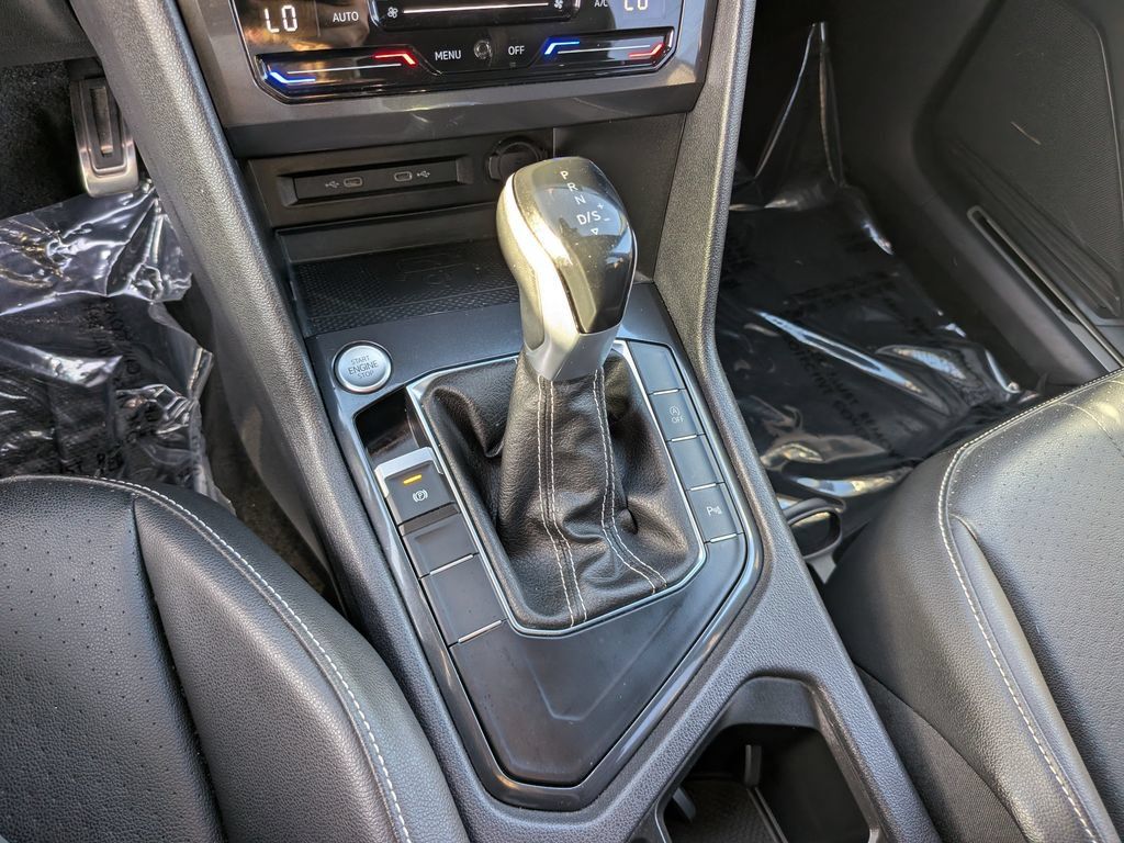 Certified 2022 Volkswagen Tiguan SE R-Line FWD image 23