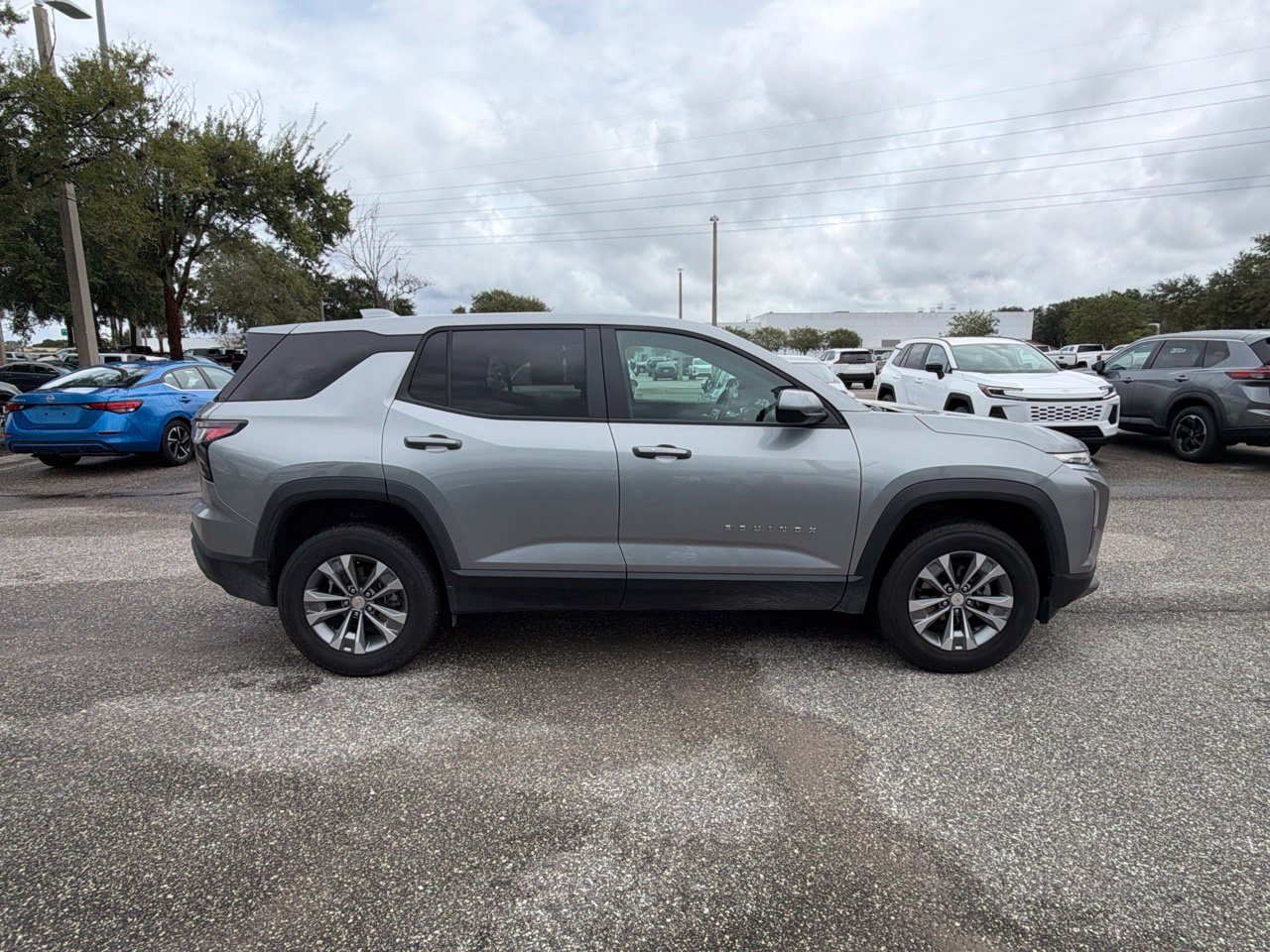 Used 2025 Chevrolet Equinox LT FWD image 4
