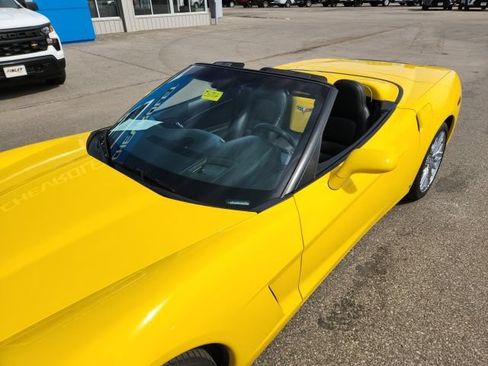 Used 2006 Chevrolet Corvette Convertible w/ Preferred Equipment Group RWD image 39
