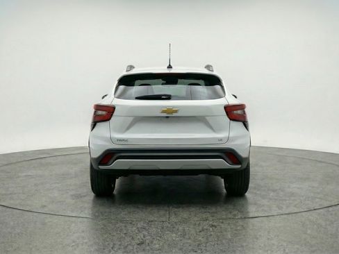 Used 2025 Chevrolet Trax LT image 7