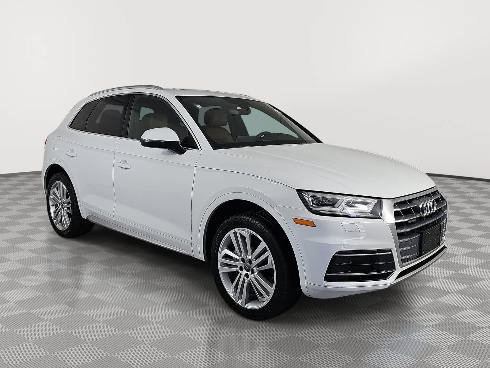 Used 2019 Audi Q5 2.0T Premium Plus w/ Premium Plus Package AWD/4WD image 2