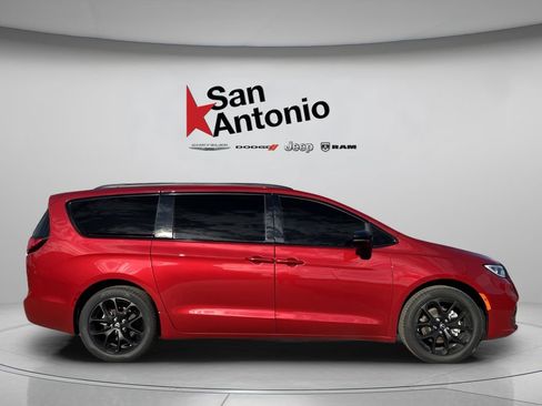 New 2026 Chrysler Pacifica Select w/ S Appearance Package FWD image 16