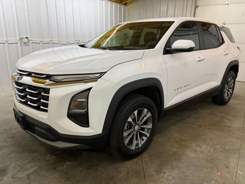 Used 2025 Chevrolet Equinox LT FWD image 3