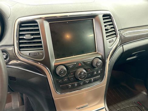 Used 2017 Jeep Grand Cherokee Overland image 3
