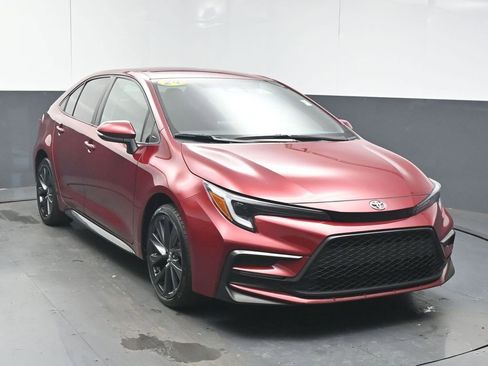 Used 2024 Toyota Corolla SE image 2