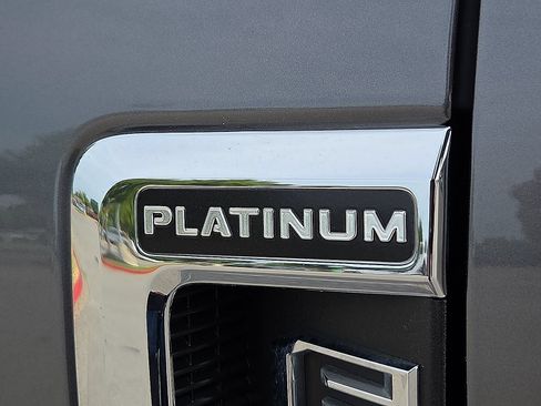 Used 2022 Ford F250 Platinum w/ FX4 Off-Road Package AWD/4WD image 9