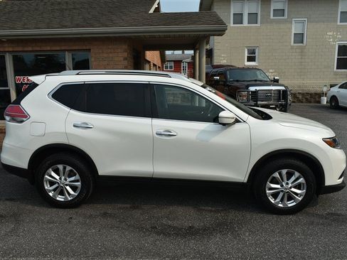 Used 2015 Nissan Rogue SV w/ SV Premium Package AWD/4WD image 2