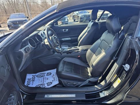 Used 2022 Ford Mustang Premium image 14