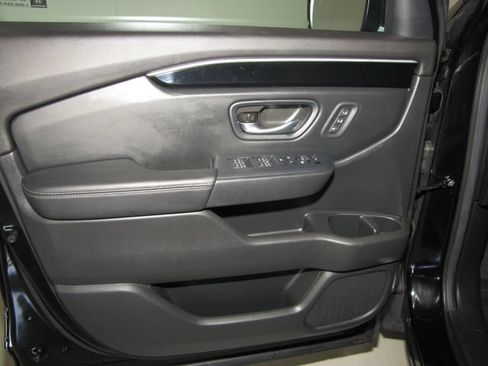 Certified 2025 Honda Pilot EX-L image 9