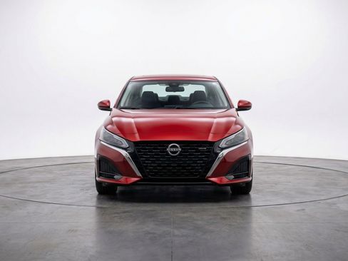 Used 2025 Nissan Altima 2.5 SV image 2