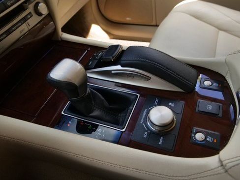 Used 2016 Lexus LS 460 w/ Comfort Package RWD image 17