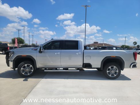 Used 2025 GMC Sierra 3500 SLT w/ SLT Premium Package AWD/4WD image 4