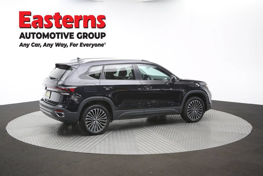 Used 2025 Volkswagen Taos SE FWD image 41