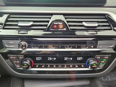 Used 2022 BMW 530e xDrive w/ Executive Package image 53