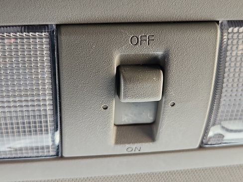 Used 2023 Nissan Frontier SV image 19