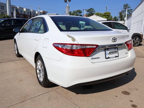 Used 2015 Toyota Camry LE FWD image 3