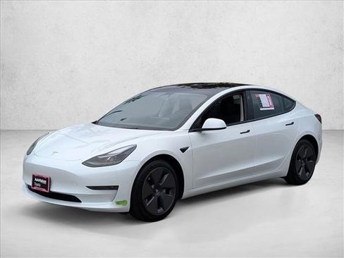 Used 2023 Tesla Model 3 Standard Range image 1
