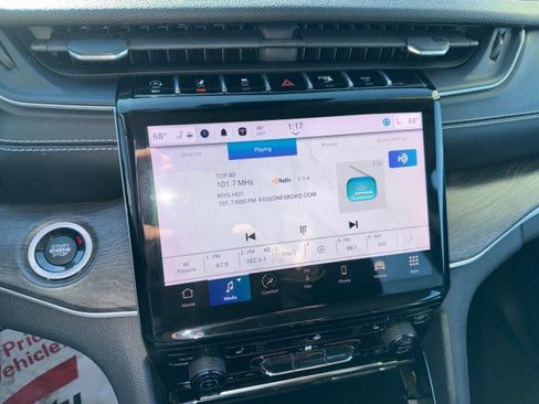 Used 2023 Jeep Grand Cherokee Limited image 15