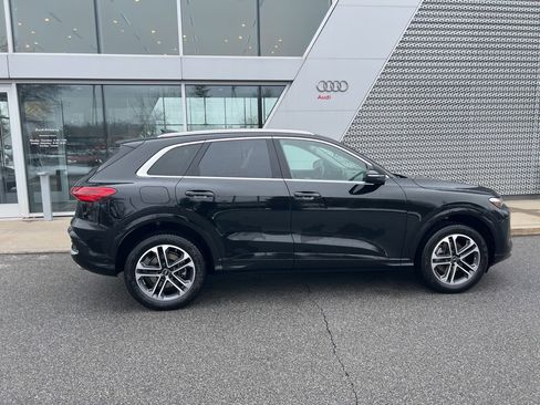 Used 2025 Audi Q5 Premium Plus w/ Premium Plus image 15