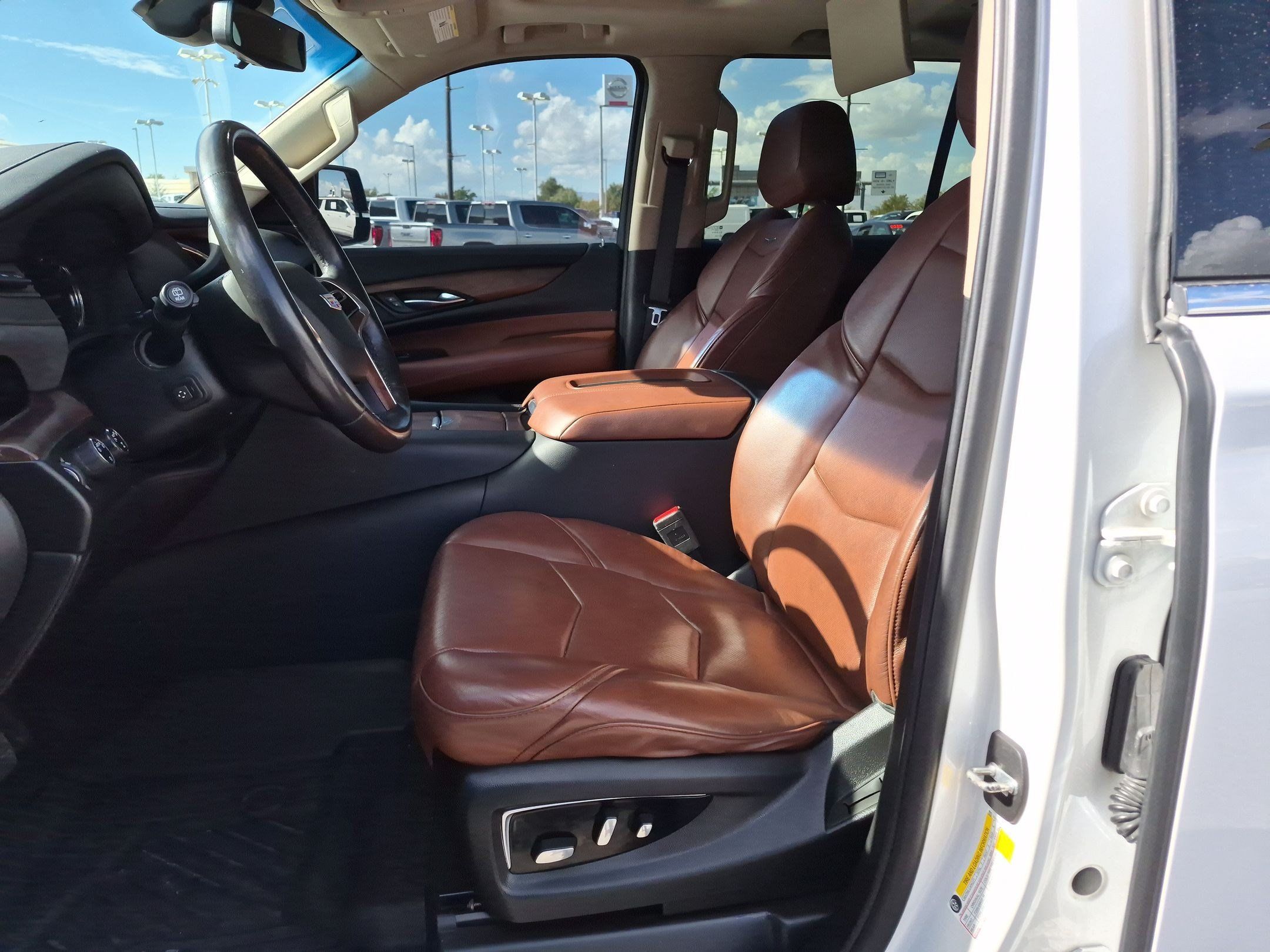 Used 2019 Cadillac Escalade ESV Premium Luxury AWD/4WD image 25