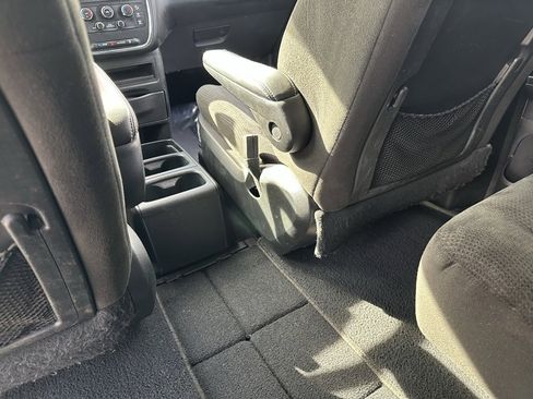 Used 2017 Dodge Grand Caravan SE image 24