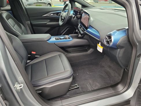 Used 2026 Chevrolet Equinox EV LT image 14