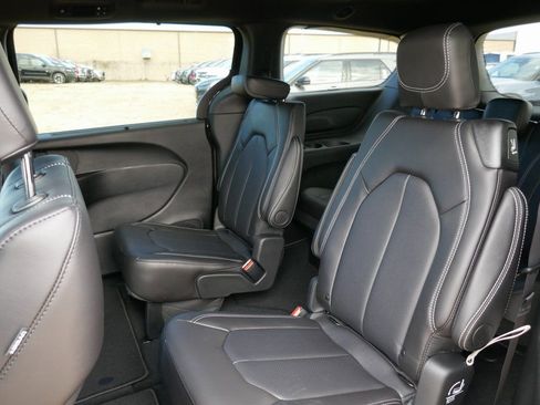 New 2026 Chrysler Pacifica Select w/ S Appearance Package FWD image 12