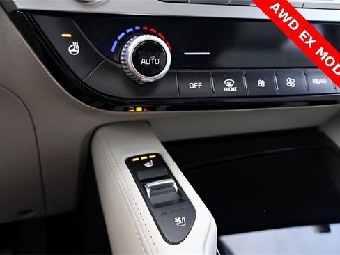 Used 2024 Kia Telluride EX image 28